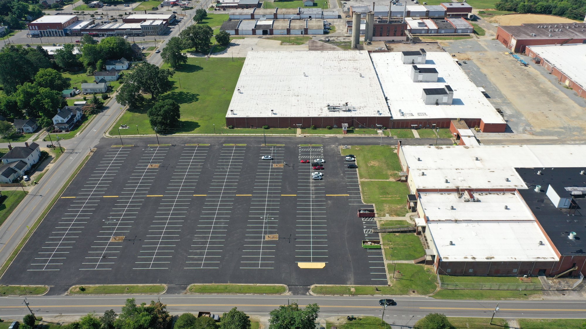 Aerial view of property approach and exterior